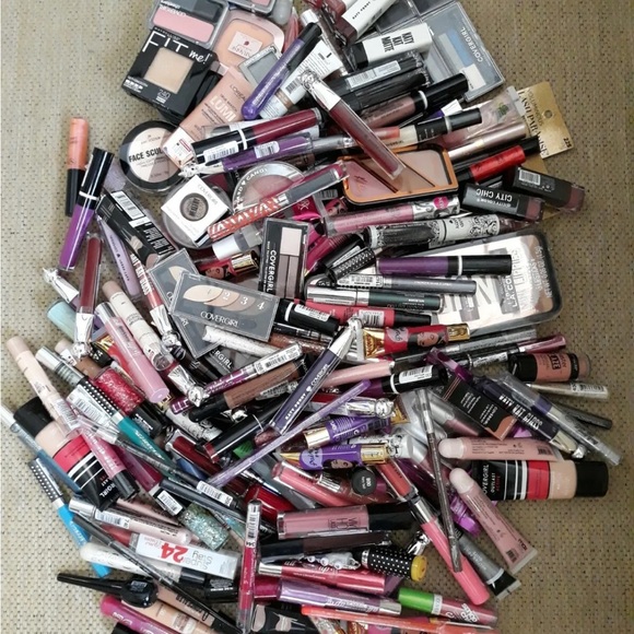 Lot of 10 Makeup Bundle - Picture 2 of 2